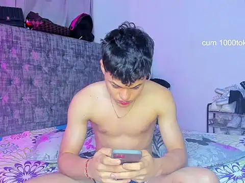 Snapshot of perseo2006 chatting on 10.21.25 perseo2006 online show from 10.21.25