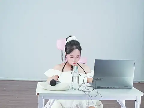 Snapshot of Aidou-piaopiao chatting on 10.22.25 Aidou-piaopiao online show from 10.22.25