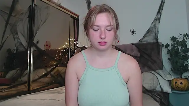 Snapshot of Ailissa__fox chatting on 10.25.25 Ailissa  fox online show from 10.25.25