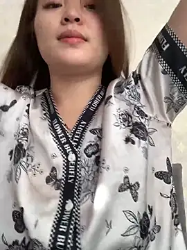 Snapshot of helo-kitty chatting on 10.30.25 helo-kitty online show from 10.30.25