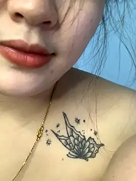 Snapshot of helo-kitty chatting on 11.24.25 helo-kitty online show from 11.24.25