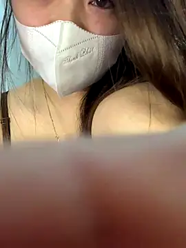 Snapshot of helo-kitty chatting on 12.05.25 helo-kitty online show from 12.05.25