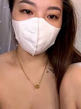 Snapshot of helo-kitty chatting on 12.19.25 helo-kitty online show from 12.19.25