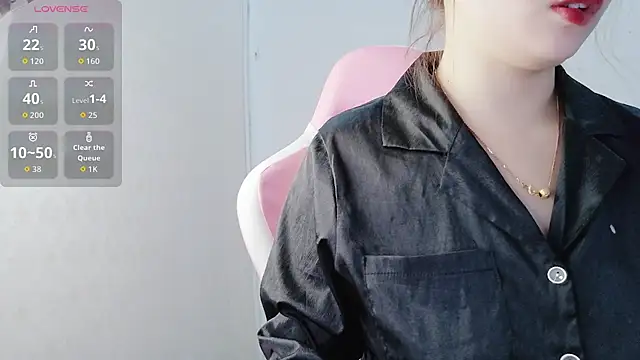 Snapshot of helo-kitty chatting on 12.21.25 helo-kitty online show from 12.21.25