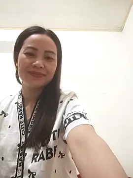 Snapshot of new-20 chatting on 10.23.25 new-20 online show from 10.23.25