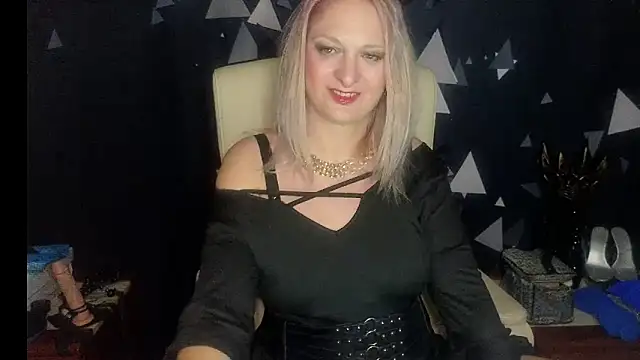 MonicaMis online show from 12.04.25