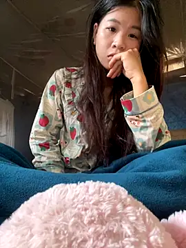Snapshot of ninixinh chatting on 10.24.25 ninixinh online show from 10.24.25