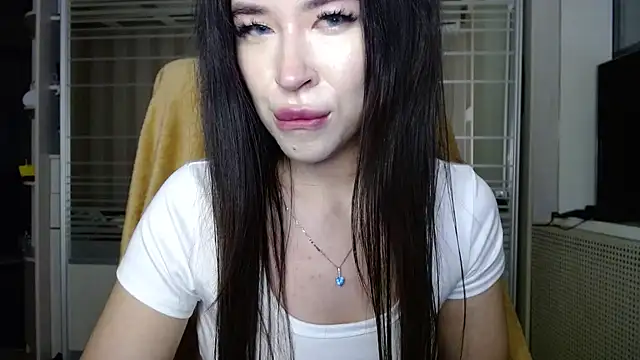 Laura miss online show from 11.23.25