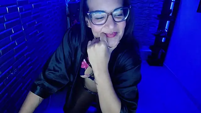 Snapshot of gisell_soto chatting on 10.23.25 gisell soto online show from 10.23.25