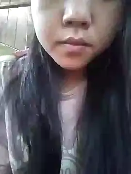 Quynhsumon online show from 10.28.25