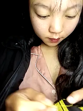 Quynhsumon online show from 02.08.26