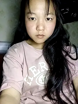 Quynhsumon online show from 02.13.26