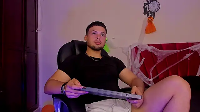 Snapshot of jason_brown1 chatting on 10.22.25 jason brown1 online show from 10.22.25