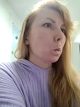 Snapshot of JeniJansi chatting on 10.27.25 JeniJansi online show from 10.27.25