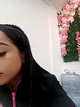 Snapshot of BabyCaramel18 chatting on 10.23.25 BabyCaramel18 online show from 10.23.25