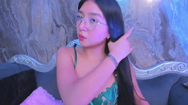 Snapshot of sydney_miller_ chatting on 12.22.25 sydney miller online show from 12.22.25