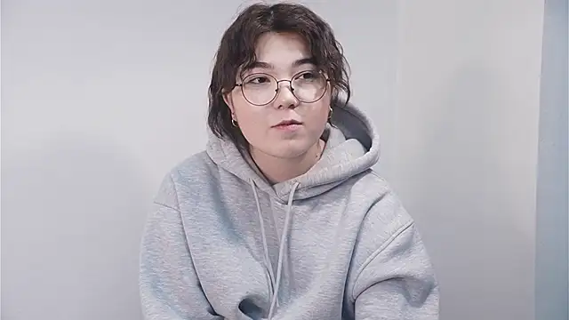 Snapshot of AleaseMotzer chatting on 10.23.25 AleaseMotzer online show from 10.23.25