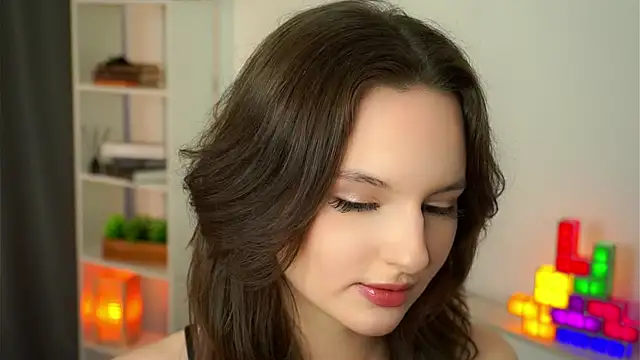 Snapshot of AlonaBackers chatting on 10.25.25 AlonaBackers online show from 10.25.25