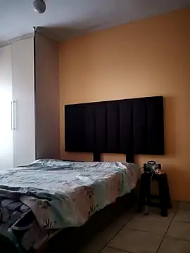 yummy-caramel online show from 04.01.26