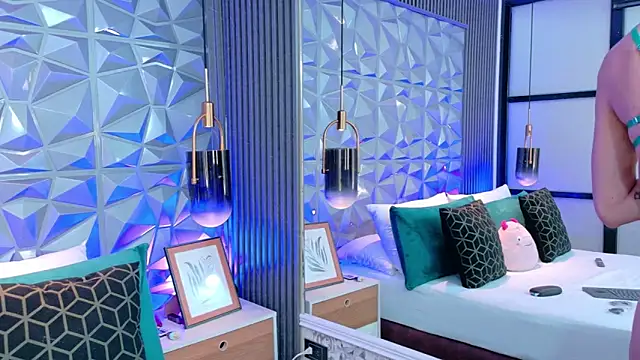 AdelineJhones online show from 04.22.26