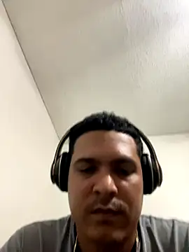 Snapshot of marchalltv chatting on 10.22.25 marchalltv online show from 10.22.25