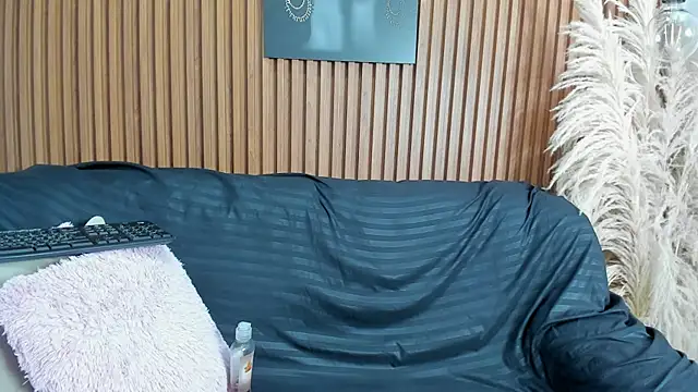 EmmadaSilva online show from 11.02.25