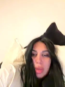 IsaBebe online show from 11.03.25