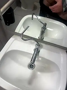 Snapshot of Cannavaro5 chatting on 10.22.25 Cannavaro5 online show from 10.22.25