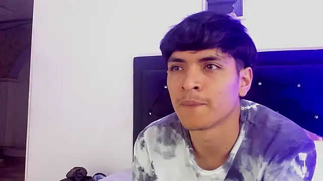 Snapshot of MATEO_URIBE chatting on 10.23.25 MATEO URIBE online show from 10.23.25