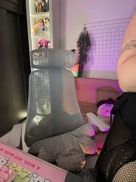 Snapshot of sweettoqui chatting on 10.26.25 sweettoqui online show from 10.26.25