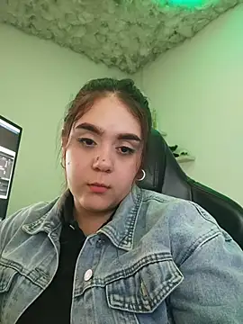 Snapshot of mirandahvelez chatting on 10.24.25 mirandahvelez online show from 10.24.25
