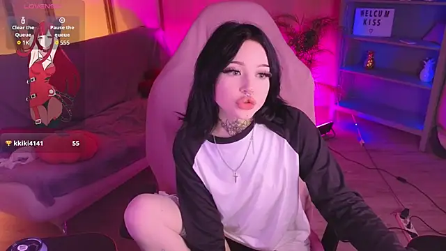 Emma Kirks online show from 05.26.26