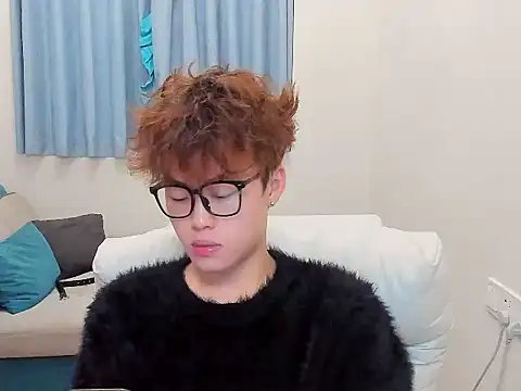 Snapshot of L1kuto chatting on 10.25.25 L1kuto online show from 10.25.25