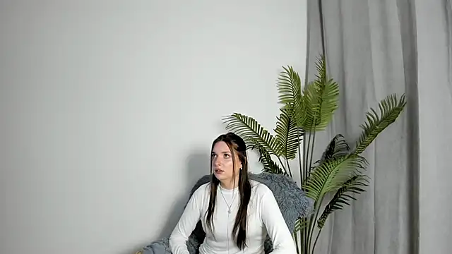 Snapshot of GiaKirtley chatting on 10.25.25 GiaKirtley online show from 10.25.25