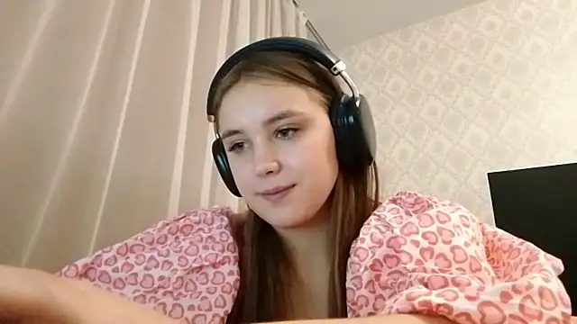 Snapshot of MilaRiviera chatting on 10.26.25 MilaRiviera online show from 10.26.25