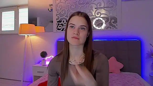 LuisaClover online show from 04.17.26