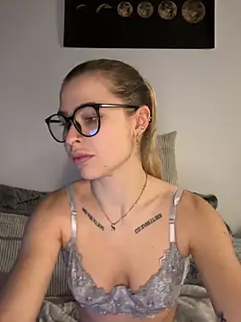 AlyssaSchwarz online show from 12.14.25