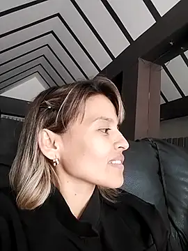 Snapshot of solunasol chatting on 10.22.25 solunasol online show from 10.22.25