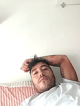 Snapshot of Geraldinexxxxx chatting on 10.22.25 Geraldinexxxxx online show from 10.22.25