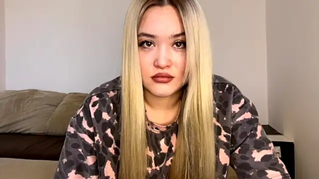 Snapshot of AgataTif chatting on 10.25.25 AgataTif online show from 10.25.25