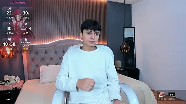 Snapshot of Maxii18_ chatting on 10.24.25 Maxii18  online show from 10.24.25