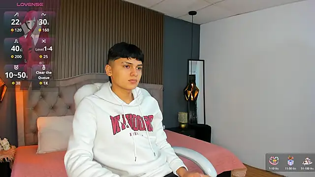 Snapshot of Maxii18_ chatting on 10.27.25 Maxii18  online show from 10.27.25