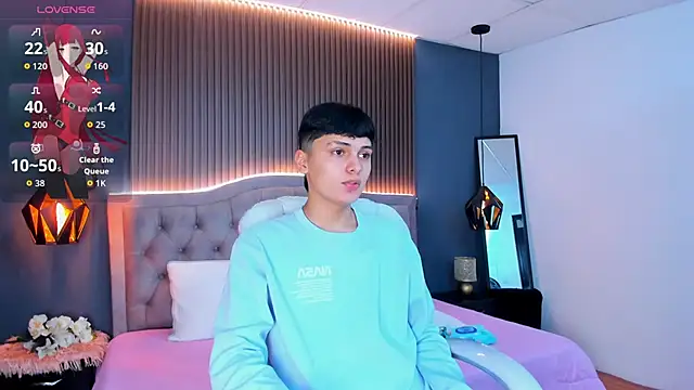 Snapshot of Maxii18_ chatting on 10.29.25 Maxii18  online show from 10.29.25