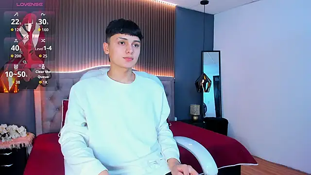 Snapshot of Maxii18_ chatting on 10.30.25 Maxii18  online show from 10.30.25