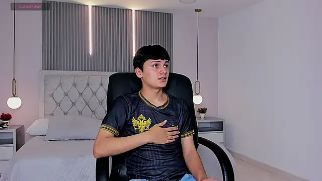 Maxii18  online show from 12.16.25