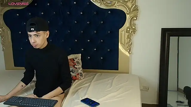 Sebastian Reed online show from 10.29.25