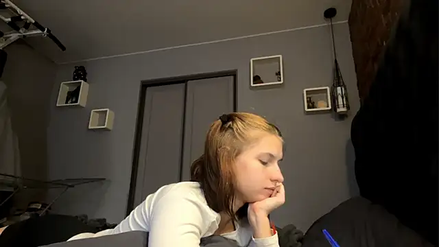 Snapshot of CarmaDiza chatting on 10.25.25 CarmaDiza online show from 10.25.25