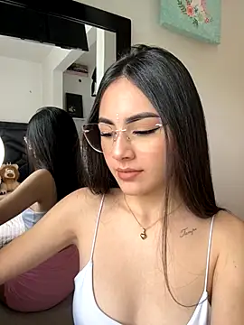 IslaCole online show from 10.27.25