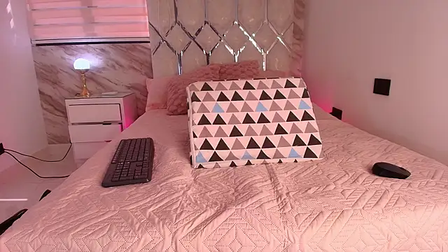 ellisrossi online show from 11.05.25