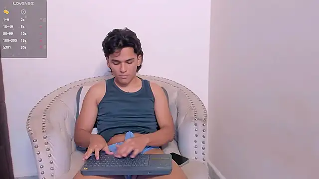 Snapshot of Salomon_Mendoza chatting on 10.30.25 Salomon Mendoza online show from 10.30.25